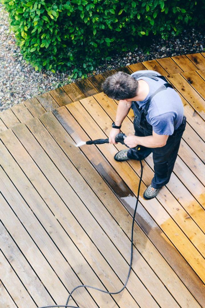 Patio Staining Brossard